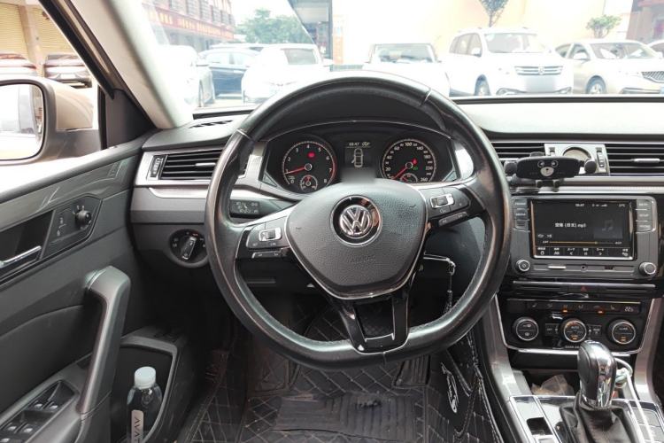 Used Volkswagen Passat 2016 330TSI DSG Luxury Edition Steering Wheel