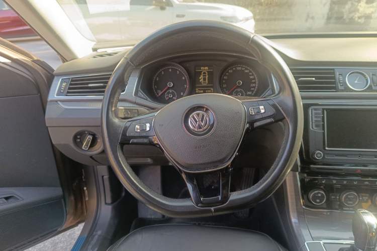 Used Volkswagen Passat 2016 330TSI DSG Luxury Edition Steering Wheel