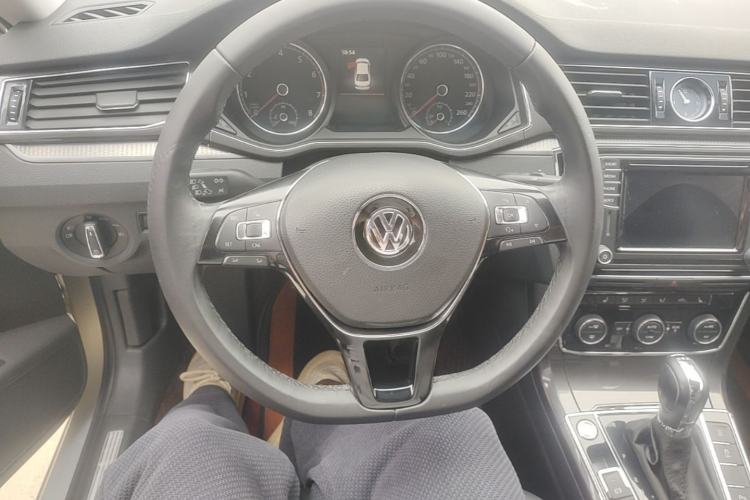 Used Volkswagen Passat 2016 330TSI DSG Prestige Edition Steering Wheel