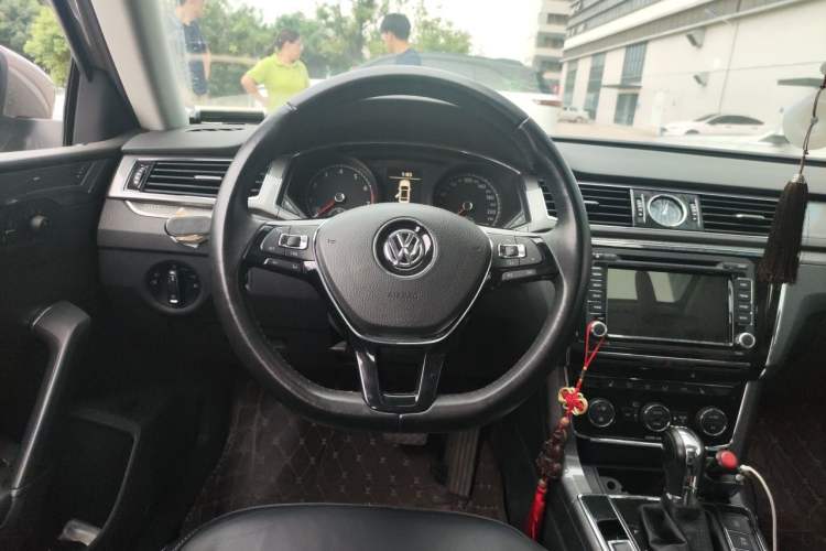 Used Volkswagen Passat 2016 330TSI DSG Luxury Edition Steering Wheel