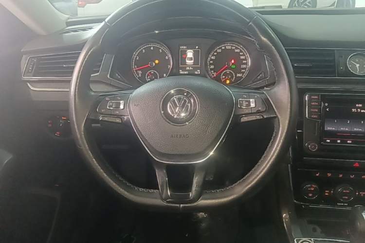 Used Volkswagen Passat 2016 330TSI DSG Prestige Edition Steering Wheel
