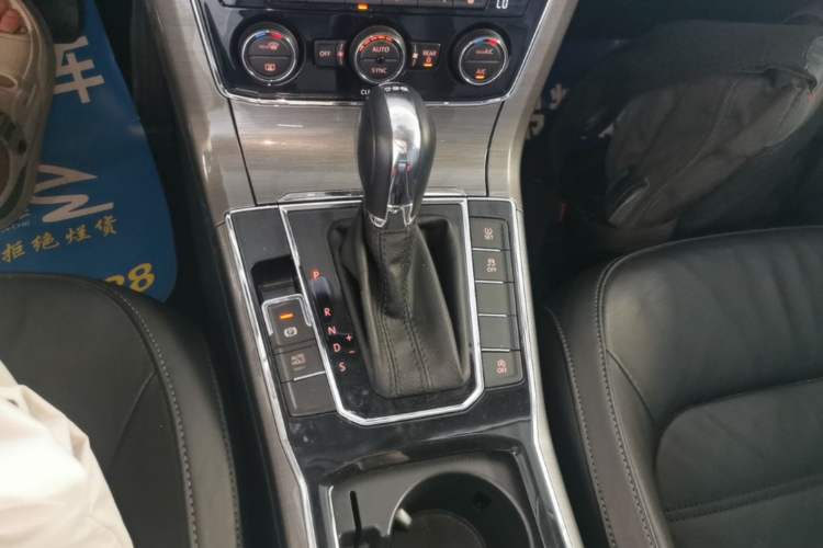Used Volkswagen Passat 2016 280TSI DSG Prestige Edition Gear Lever