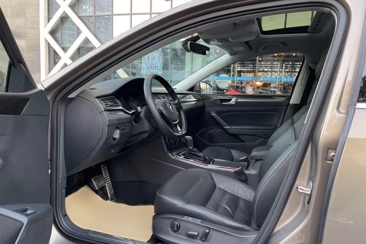 Used Volkswagen Passat 2016 330TSI DSG Prestige Edition Interior 3