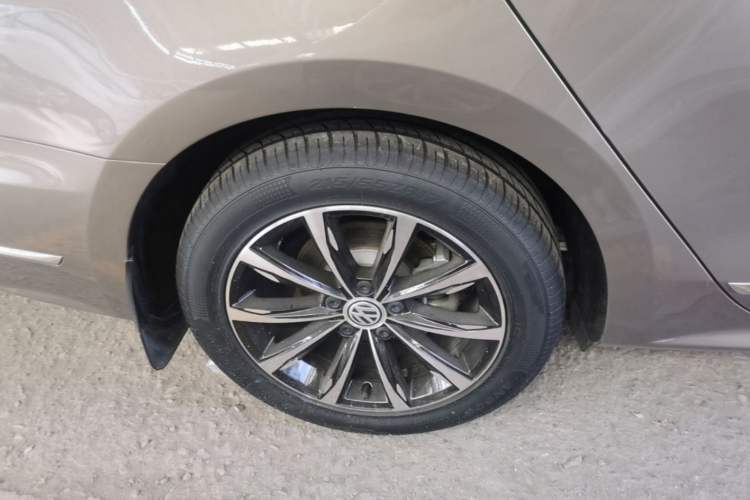 Used Volkswagen Passat 2016 280TSI DSG Prestige Edition Right Rear Wheel Hub
