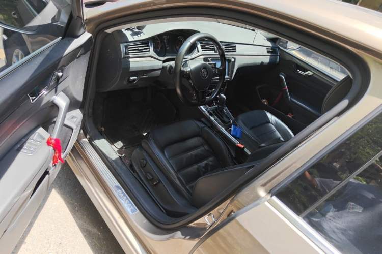 Used Volkswagen Passat 2016 330TSI DSG Luxury Edition Driver Seat