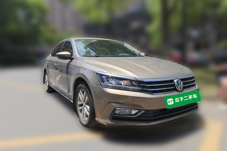 Used Volkswagen Passat 2016 330TSI DSG Luxury Edition Front Right 45 Deg