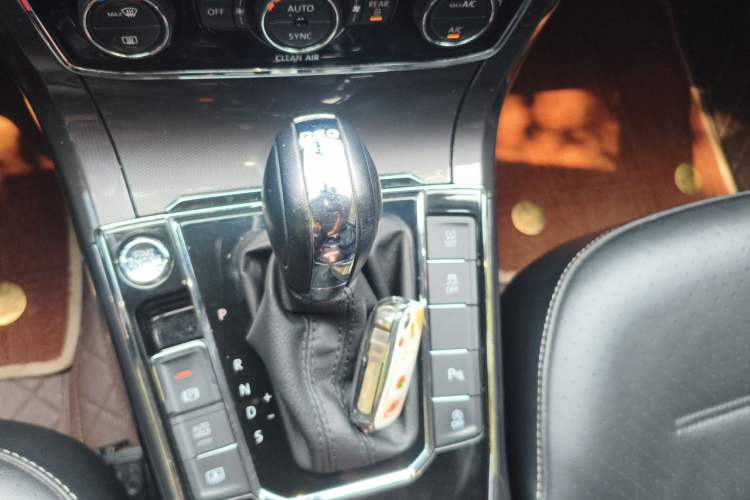 Used Volkswagen Passat 2016 330TSI DSG Prestige Edition Gear Lever