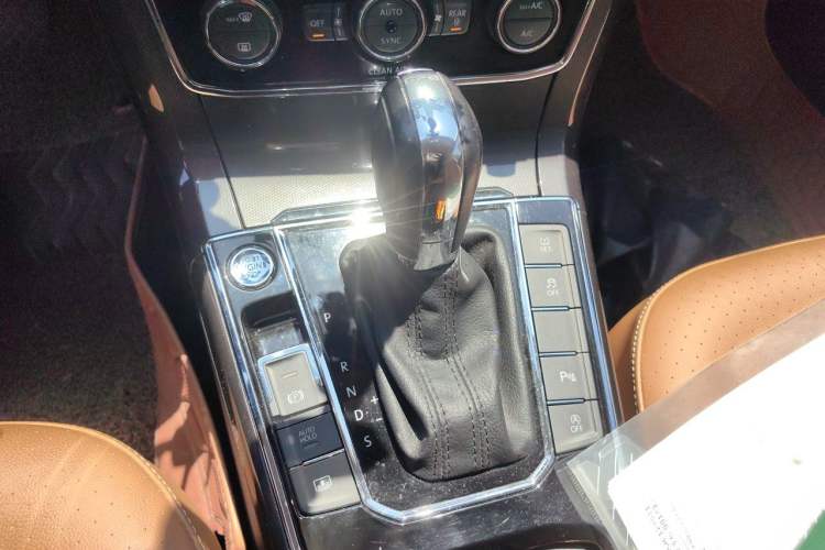 Used Volkswagen Passat 2016 330TSI DSG Prestige Edition Gear Lever