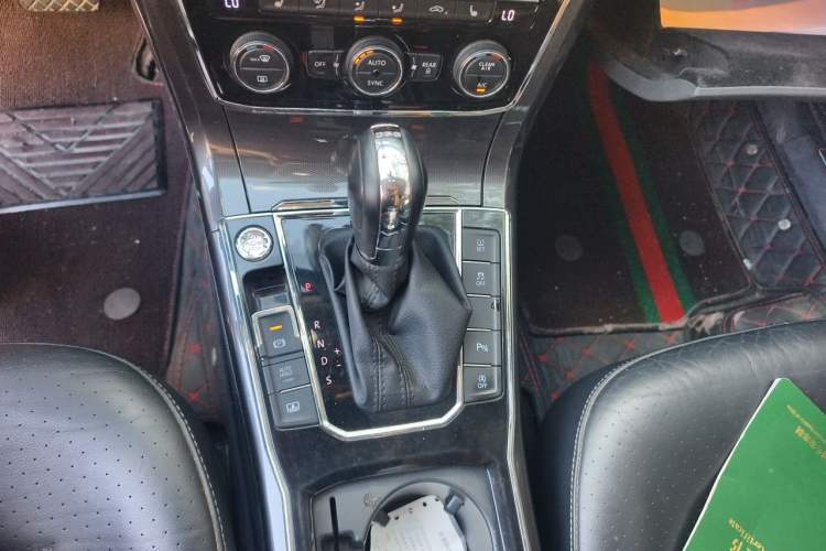Used Volkswagen Passat 2016 380TSI DSG Prestige Edition Gear Lever