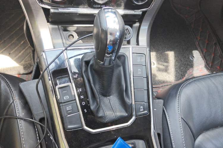 Used Volkswagen Passat 2016 330TSI DSG Luxury Edition Gear Lever