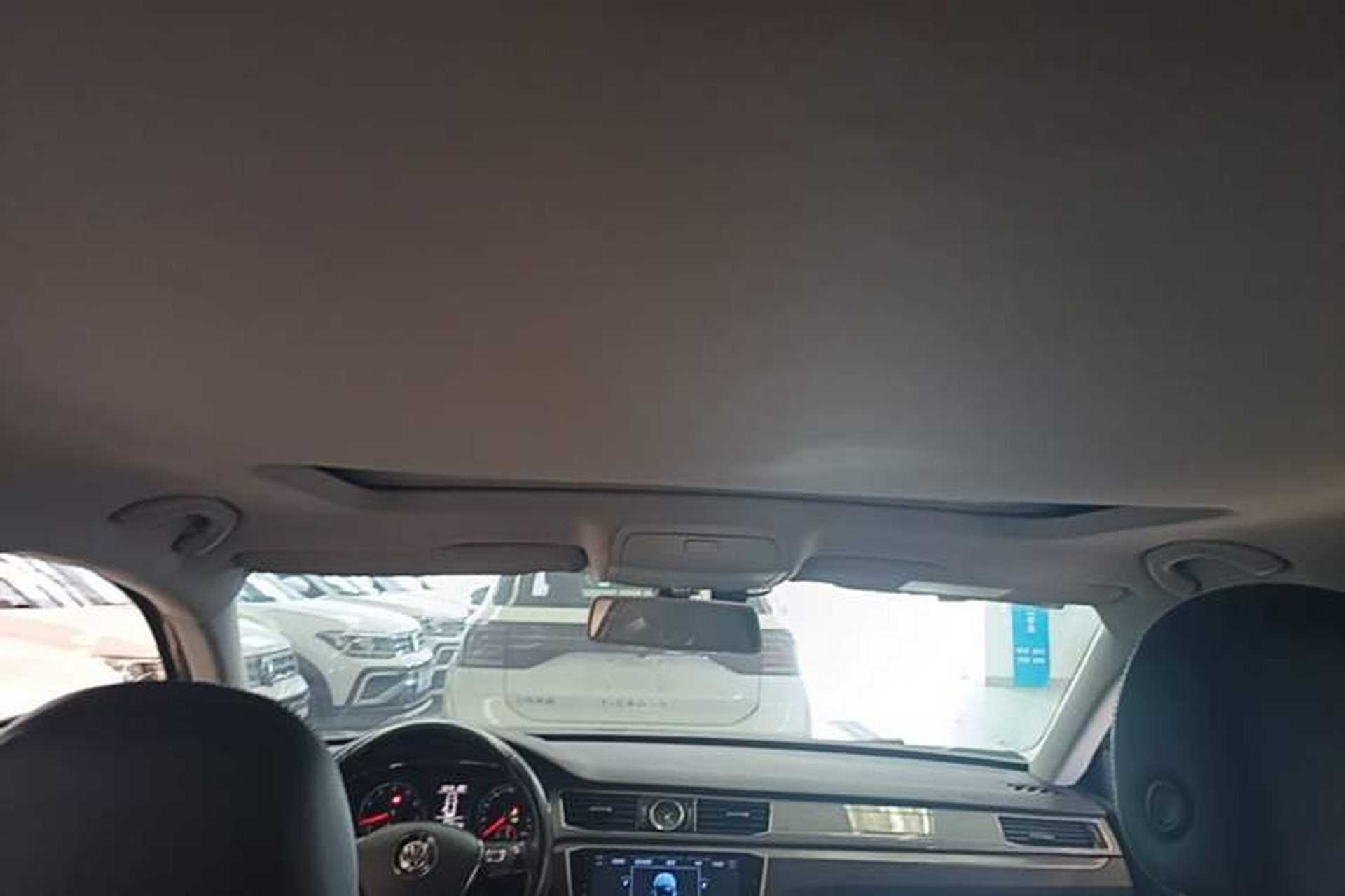 Used Volkswagen Passat 2016 330TSI DSG Luxury Edition Headliner