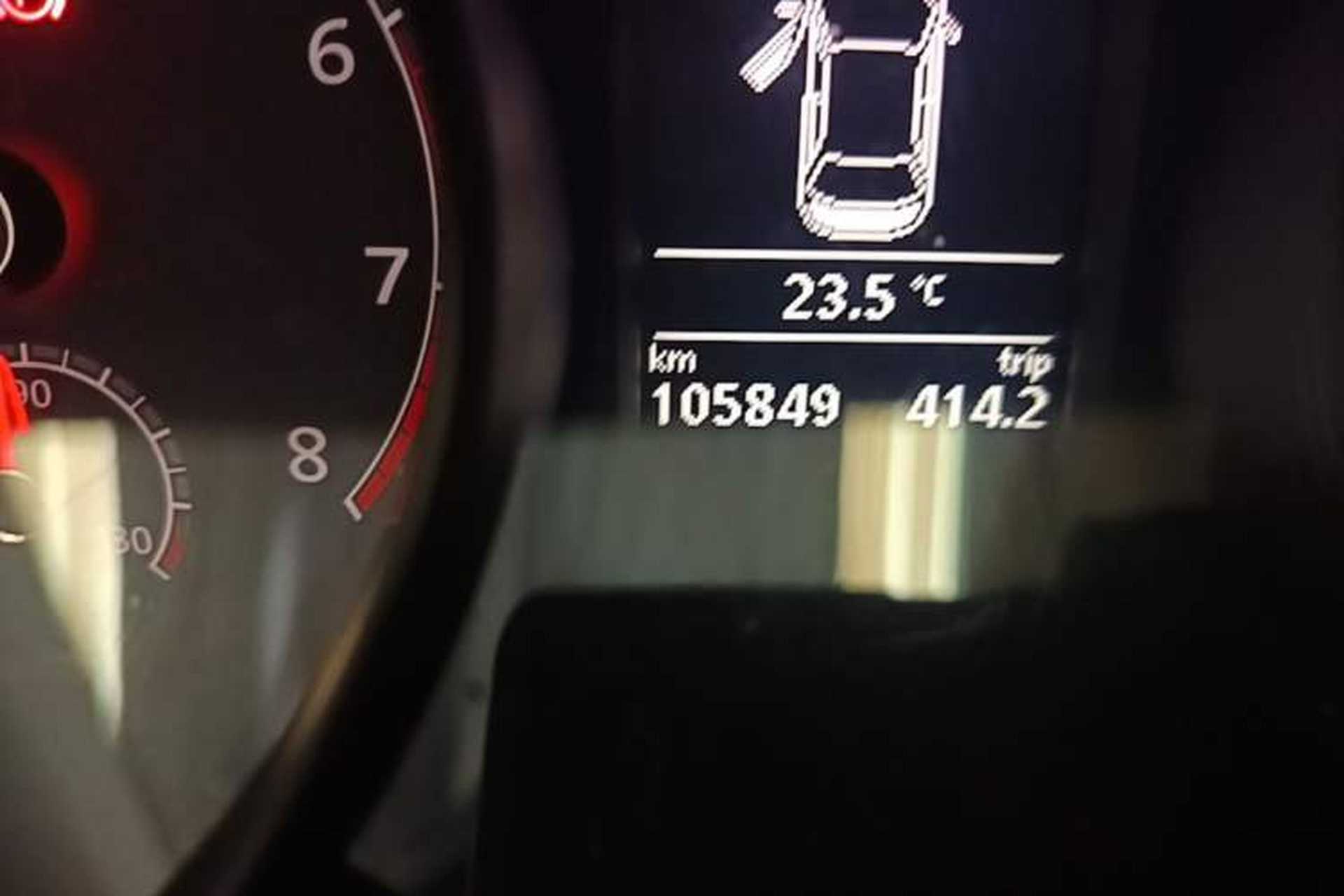 Used Volkswagen Passat 2016 330TSI DSG Luxury Edition Odometer Close Up