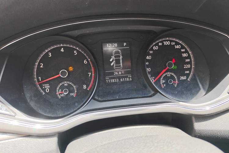 Used Volkswagen Passat 2016 330TSI DSG Luxury Edition Odometer Close Up