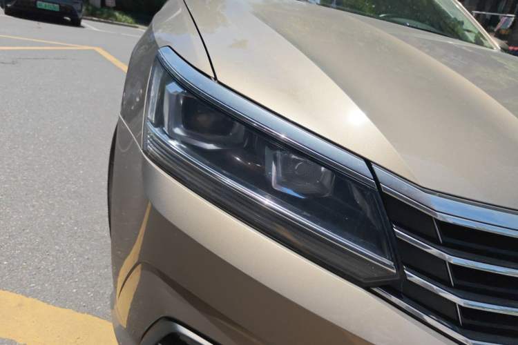 Used Volkswagen Passat 2016 330TSI DSG Luxury Edition Right Front Headlight
