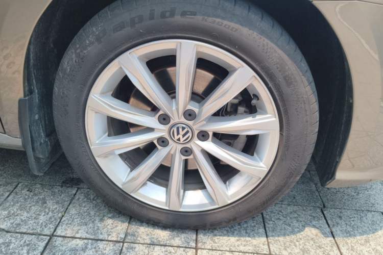 Used Volkswagen Passat 2016 330TSI DSG Prestige Edition Right Front Wheel Hub