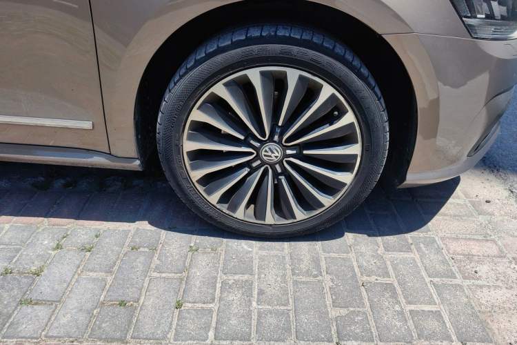 Used Volkswagen Passat 2016 330TSI DSG Prestige Edition Right Front Wheel Hub