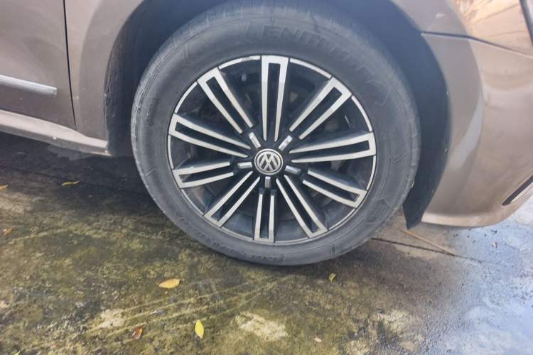 Used Volkswagen Passat 2016 380TSI DSG Prestige Edition Right Front Wheel Hub