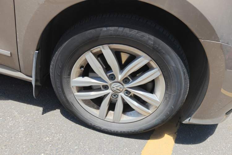 Used Volkswagen Passat 2016 330TSI DSG Luxury Edition Right Front Wheel Hub