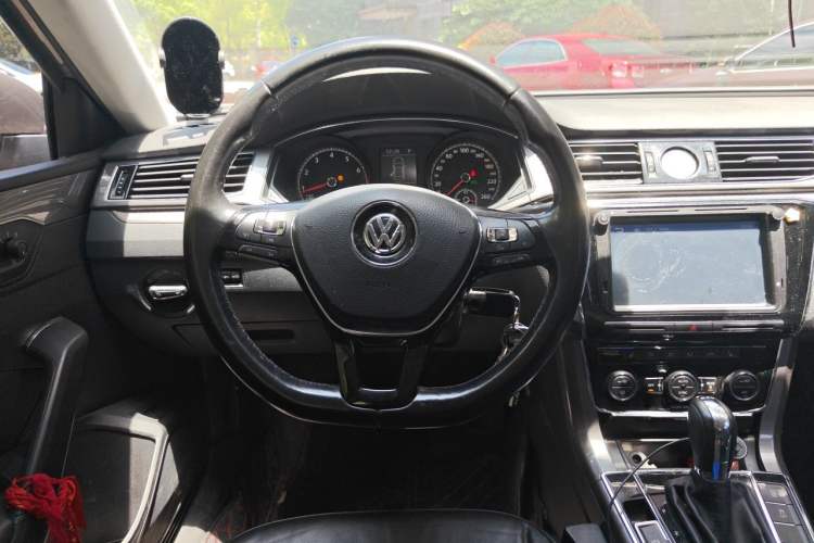Used Volkswagen Passat 2016 330TSI DSG Luxury Edition Steering Wheel