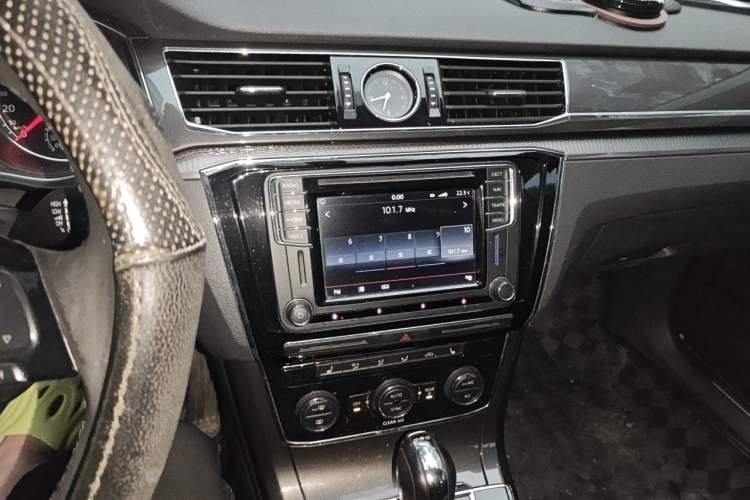 Used Volkswagen Passat 2016 330TSI DSG Prestige Edition Audio And AC Panel