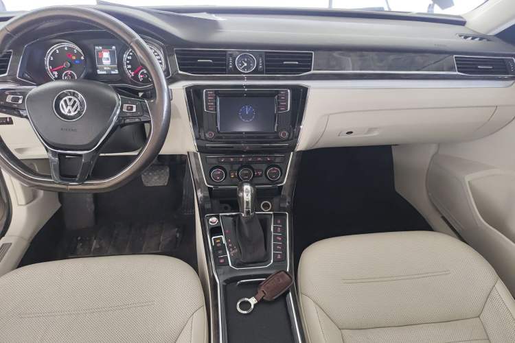 Used Volkswagen Passat 2016 380TSI DSG Ultimate Edition Audio And AC Panel