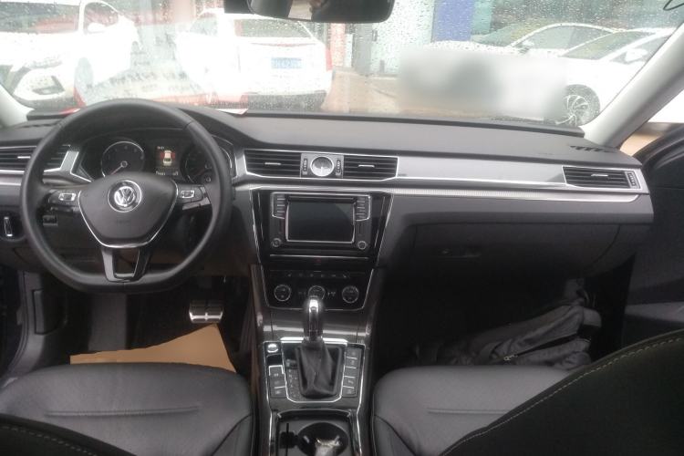 Used Volkswagen Passat 2016 330TSI DSG Prestige Edition Center Console