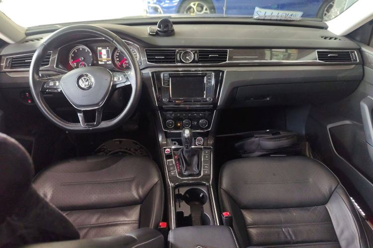 Used Volkswagen Passat 2016 330TSI DSG Prestige Edition Center Console