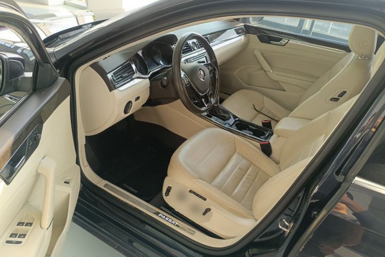 Used Volkswagen Passat 2016 380TSI DSG Ultimate Edition Driver Seat