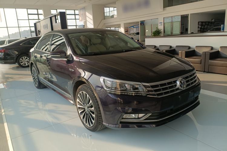 Used Volkswagen Passat 2016 380TSI DSG Ultimate Edition Front Right 45 Deg