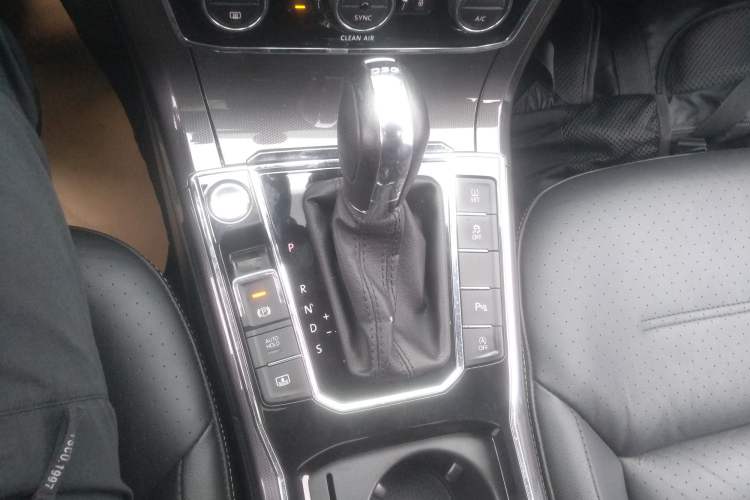 Used Volkswagen Passat 2016 330TSI DSG Prestige Edition Gear Lever