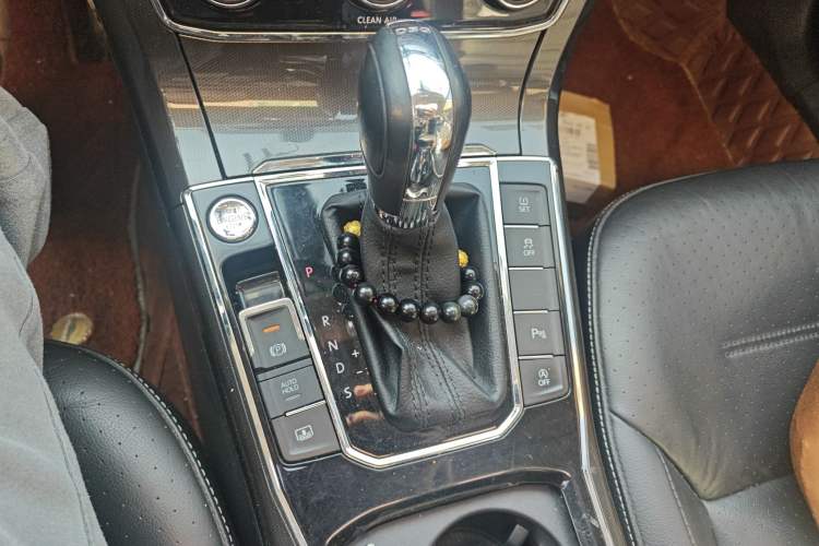 Used Volkswagen Passat 2016 330TSI DSG Prestige Edition Gear Lever