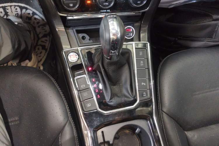 Used Volkswagen Passat 2016 330TSI DSG Prestige Edition Gear Lever
