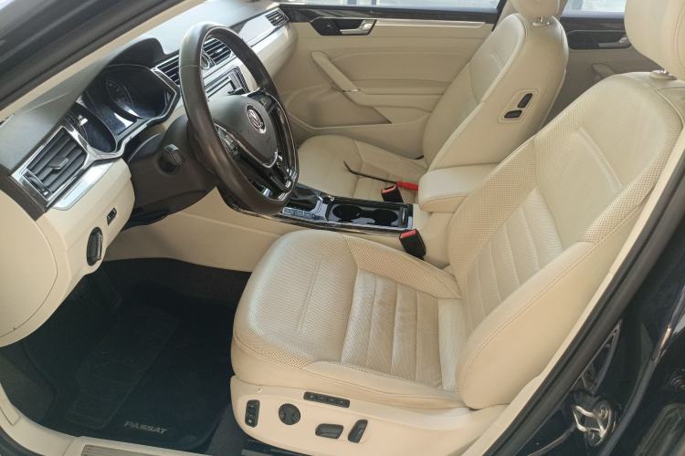 Used Volkswagen Passat 2016 380TSI DSG Ultimate Edition Left Front Seat