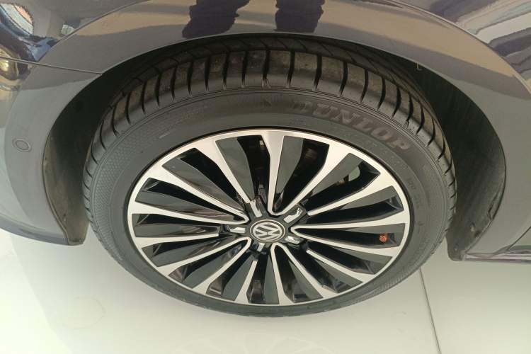 Used Volkswagen Passat 2016 380TSI DSG Ultimate Edition Left Front Wheel Hub