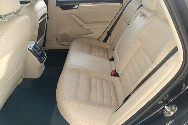 Used Volkswagen Passat 2016 380TSI DSG Ultimate Edition Left Rear Seat