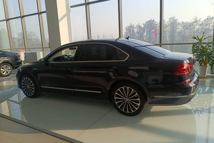 Used Volkswagen Passat 2016 380TSI DSG Ultimate Edition Left Side