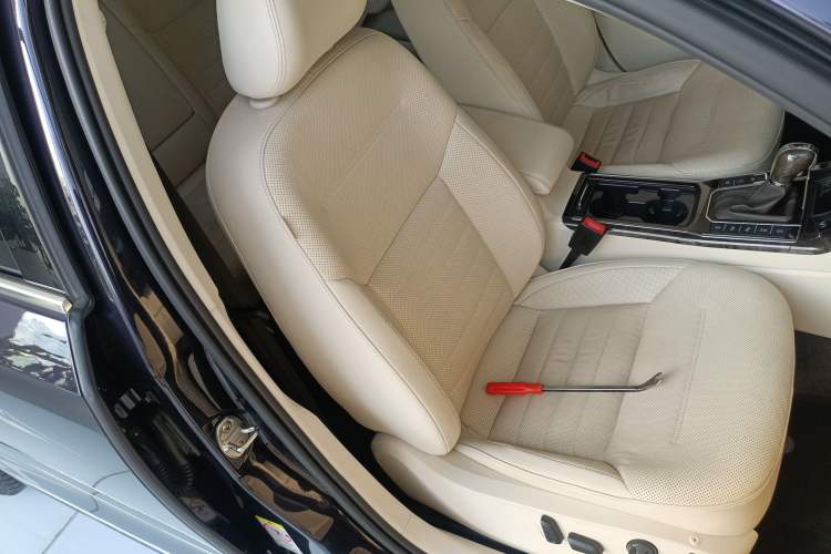 Used Volkswagen Passat 2016 380TSI DSG Ultimate Edition Right Front Seat