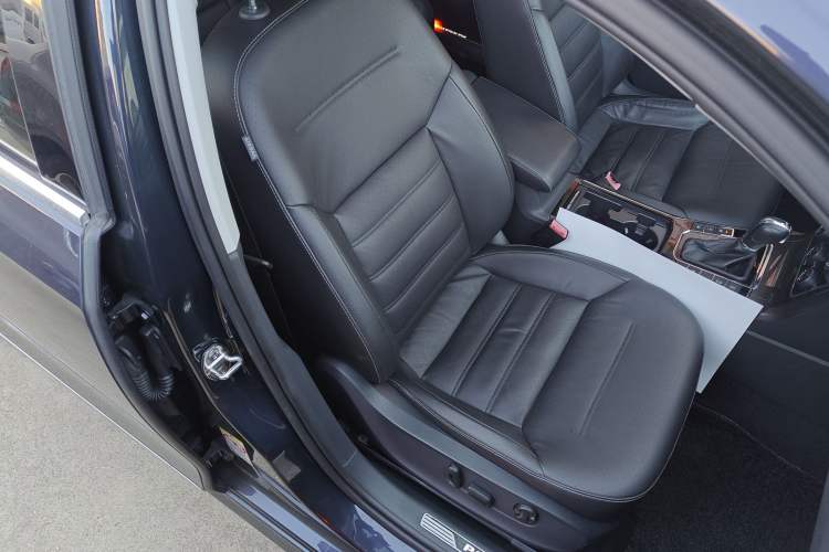 Used Volkswagen Passat 2016 330TSI DSG Prestige Edition Right Front Seat