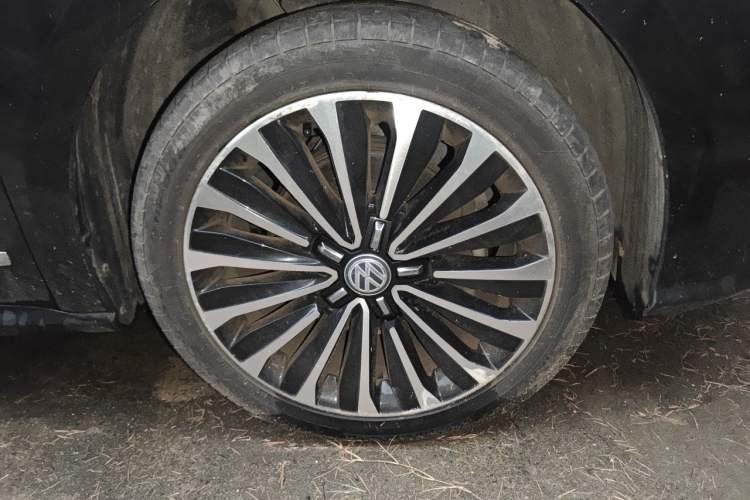 Used Volkswagen Passat 2016 330TSI DSG Prestige Edition Right Front Wheel Hub