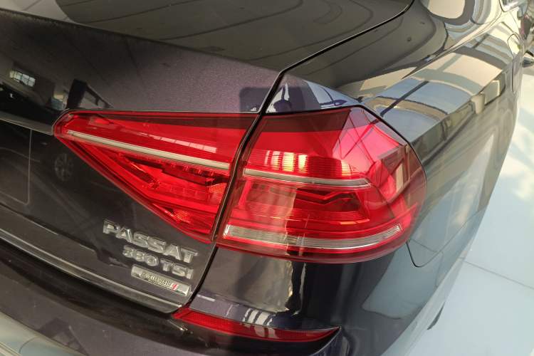 Used Volkswagen Passat 2016 380TSI DSG Ultimate Edition Right Rear Taillight