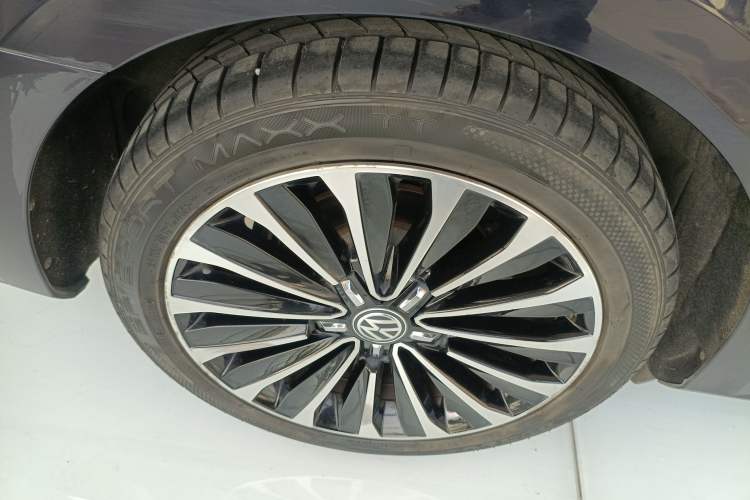 Used Volkswagen Passat 2016 380TSI DSG Ultimate Edition Right Rear Wheel Hub
