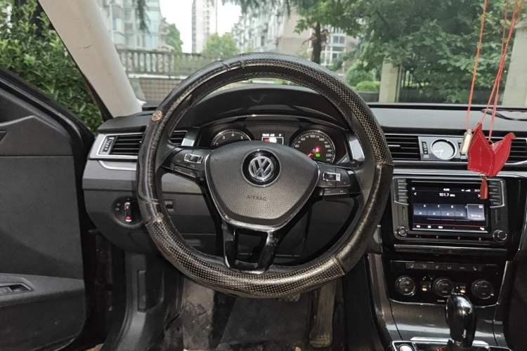 Used Volkswagen Passat 2016 330TSI DSG Prestige Edition Steering Wheel
