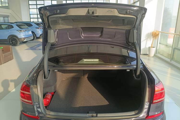 Used Volkswagen Passat 2016 380TSI DSG Ultimate Edition Trunk