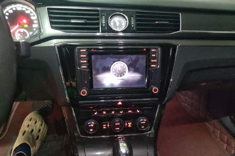 Used Volkswagen Passat 2016 330TSI DSG Prestige Edition Audio And AC Panel