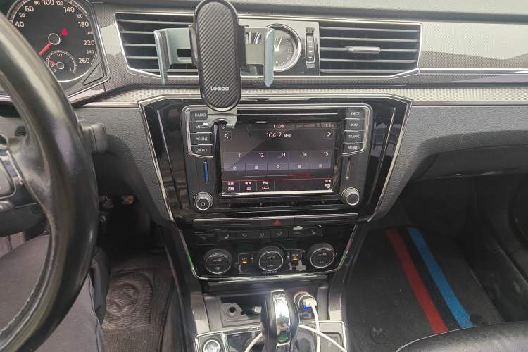 Used Volkswagen Passat 2016 330TSI DSG Prestige Edition Audio And AC Panel