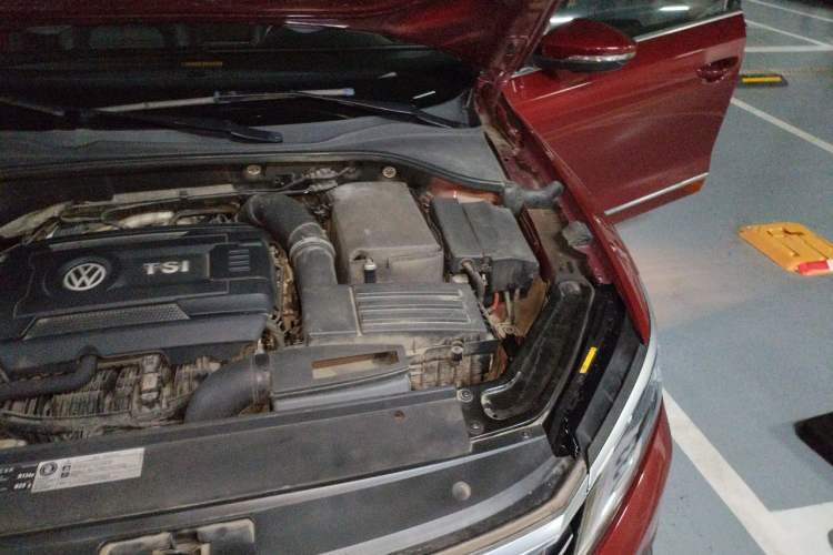Used Volkswagen Passat 2016 330TSI DSG Luxury Edition Engine Bay Left