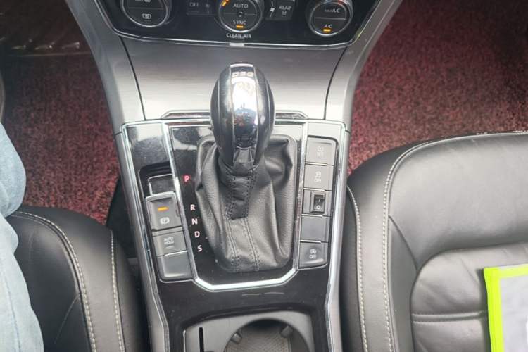 Used Volkswagen Passat 2016 280TSI DSG Prestige Edition Gear Lever