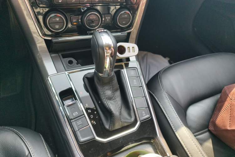 Used Volkswagen Passat 2016 280TSI DSG Prestige Edition Gear Lever