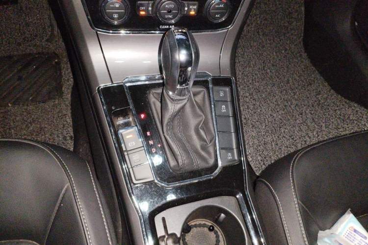 Used Volkswagen Passat 2016 330TSI DSG Luxury Edition Gear Lever