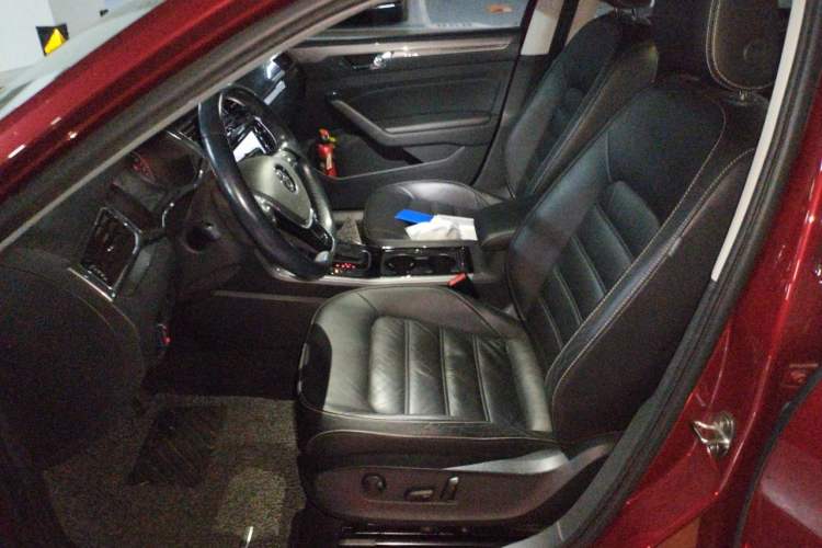 Used Volkswagen Passat 2016 330TSI DSG Luxury Edition Left Front Seat